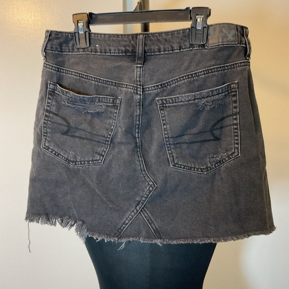 18. American Eagle Outfitters Black Mini Distressed Mini Skirt Size 6 - Picture 4 of 5